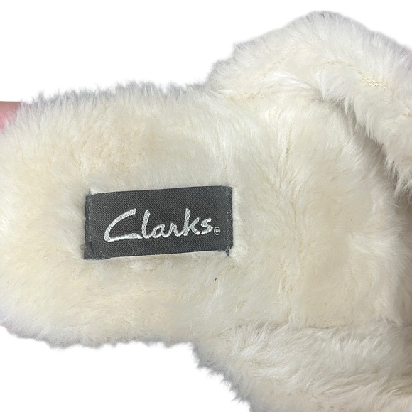 NWOB CLARKS Red Velvet Fluffy Slippers Women's Size 10 - Picture 8 of 9